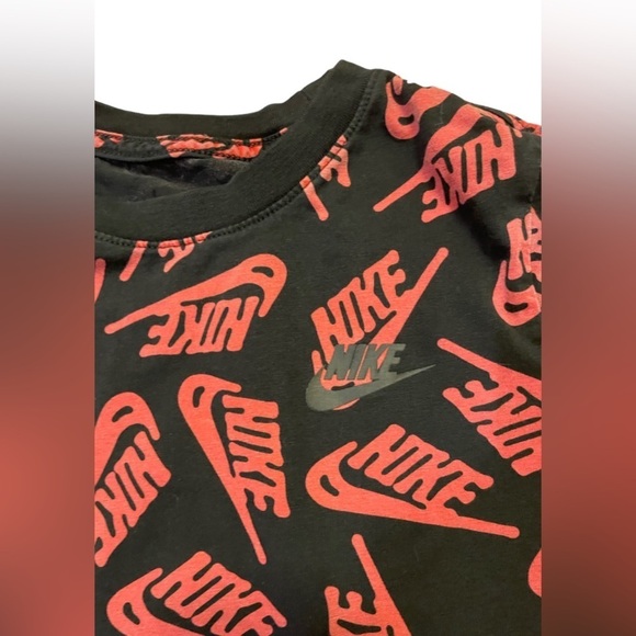 Nike boys The Nike Tee size L red and black logo long sleeve pullover t-shirt - Picture 3 of 4